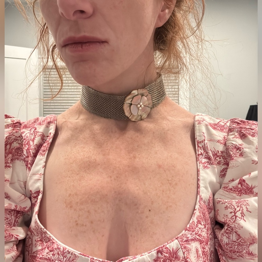 ***SOLD*** Chanel Mother Of Pearl Camellia Choker Necklace- Fall 1998 - Picture 11 of 11